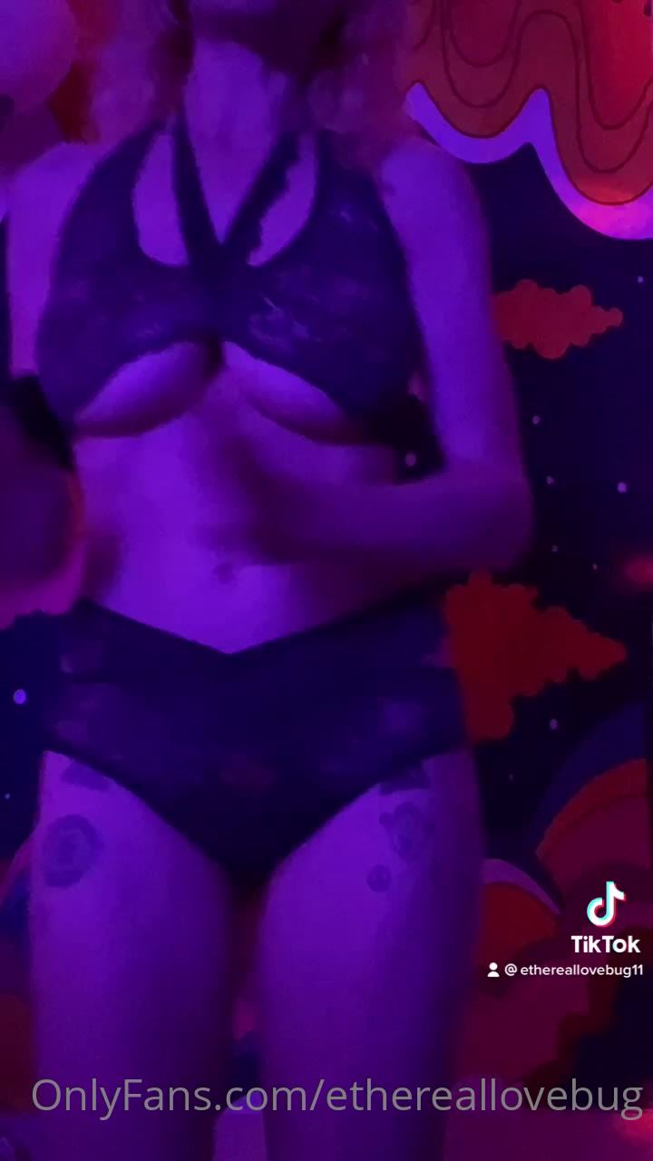 sleepy Ethereallovebug masturbating