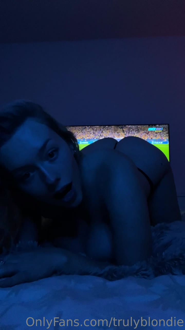 doll-face Avalon Hope anal Clip