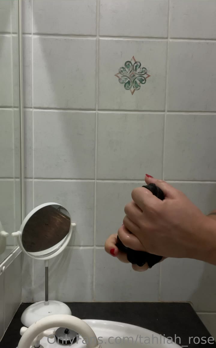 Palethickness pussy Exposed
