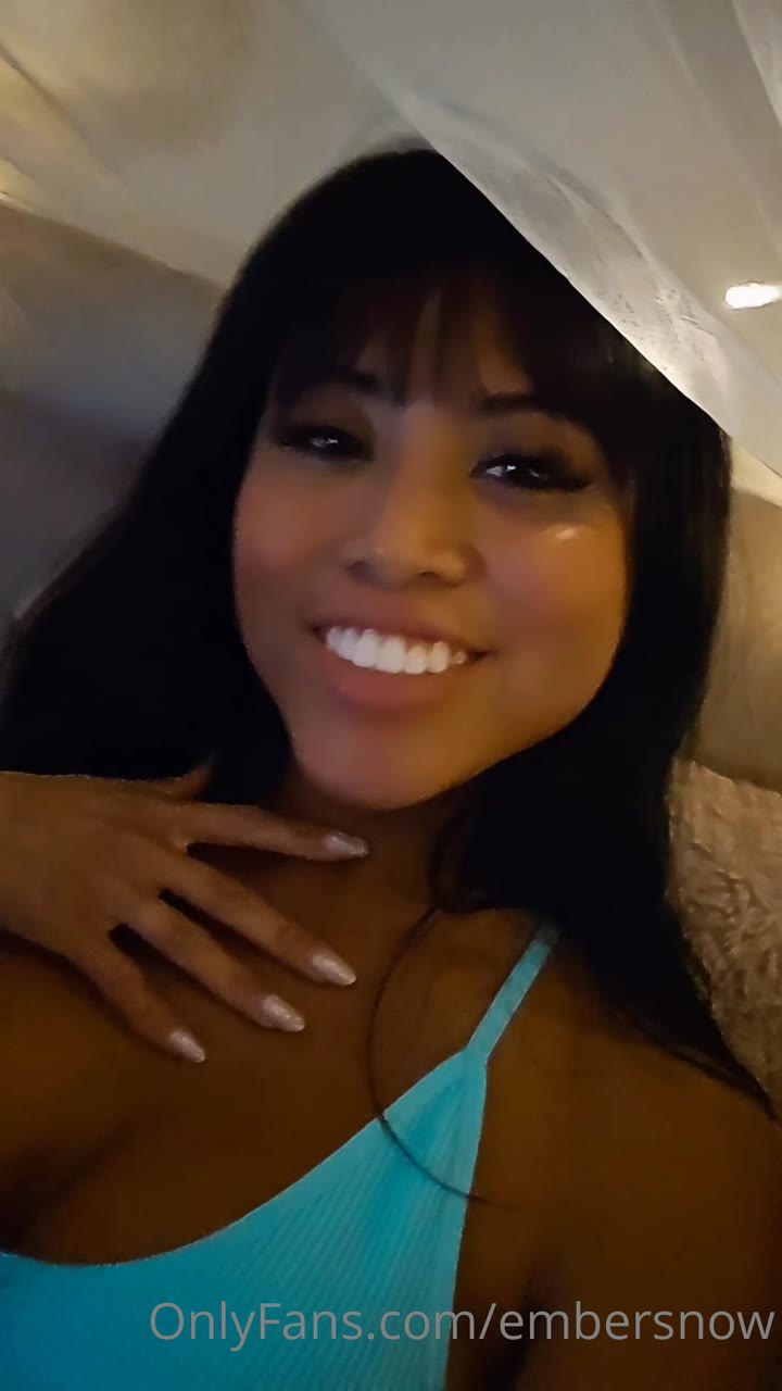 girl Ember Snow tits