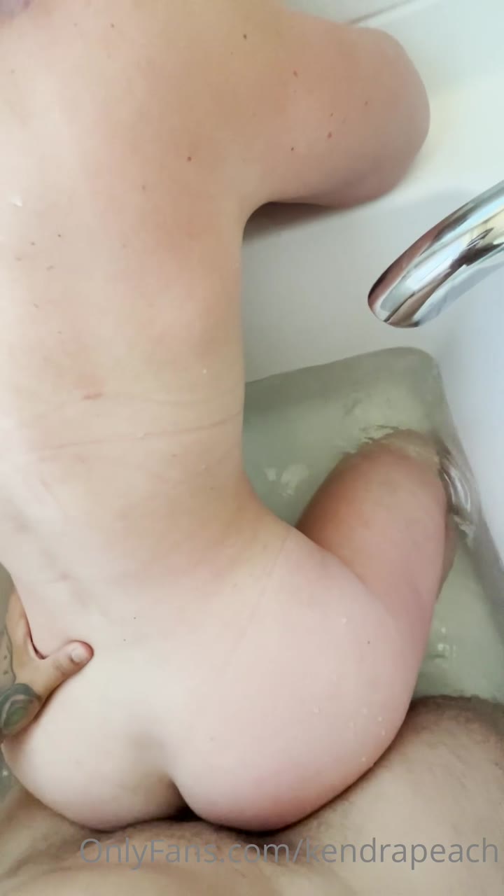 Kendra Peach nude tits