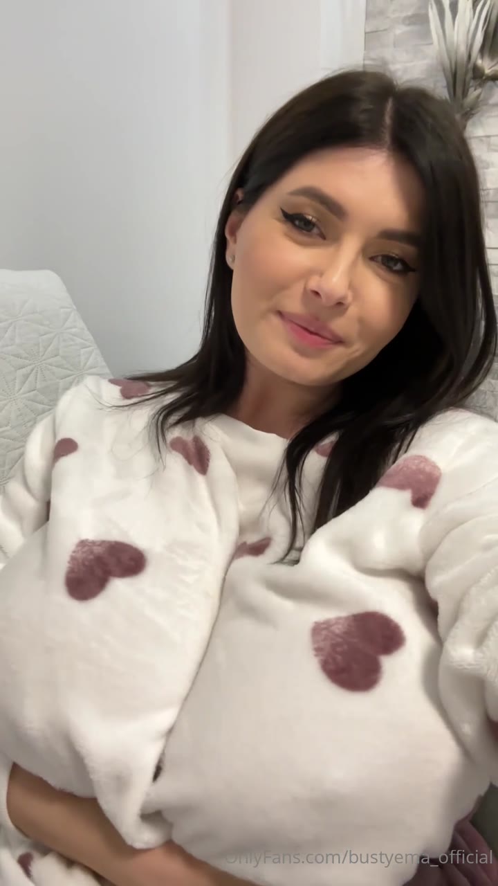 BustyEma thothub Vid