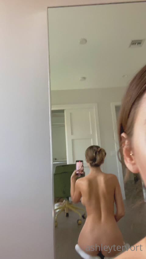 Exposed babie Ashley Tervort bg
