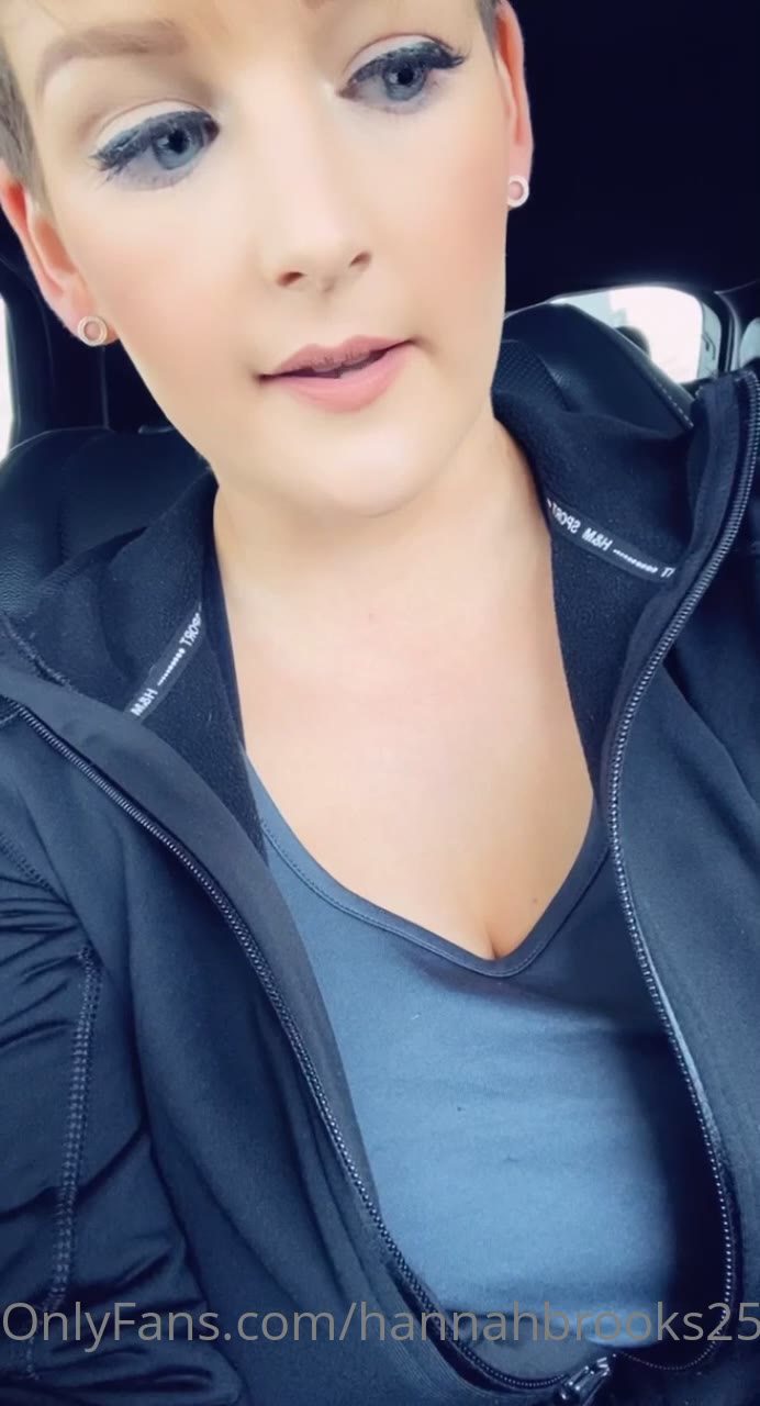 Exposed ladylike Hannah Brooks pussy