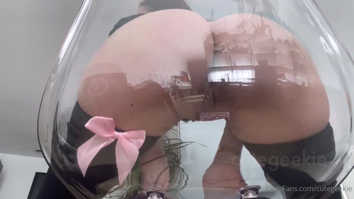 naughty Cutegeekie nude boobs