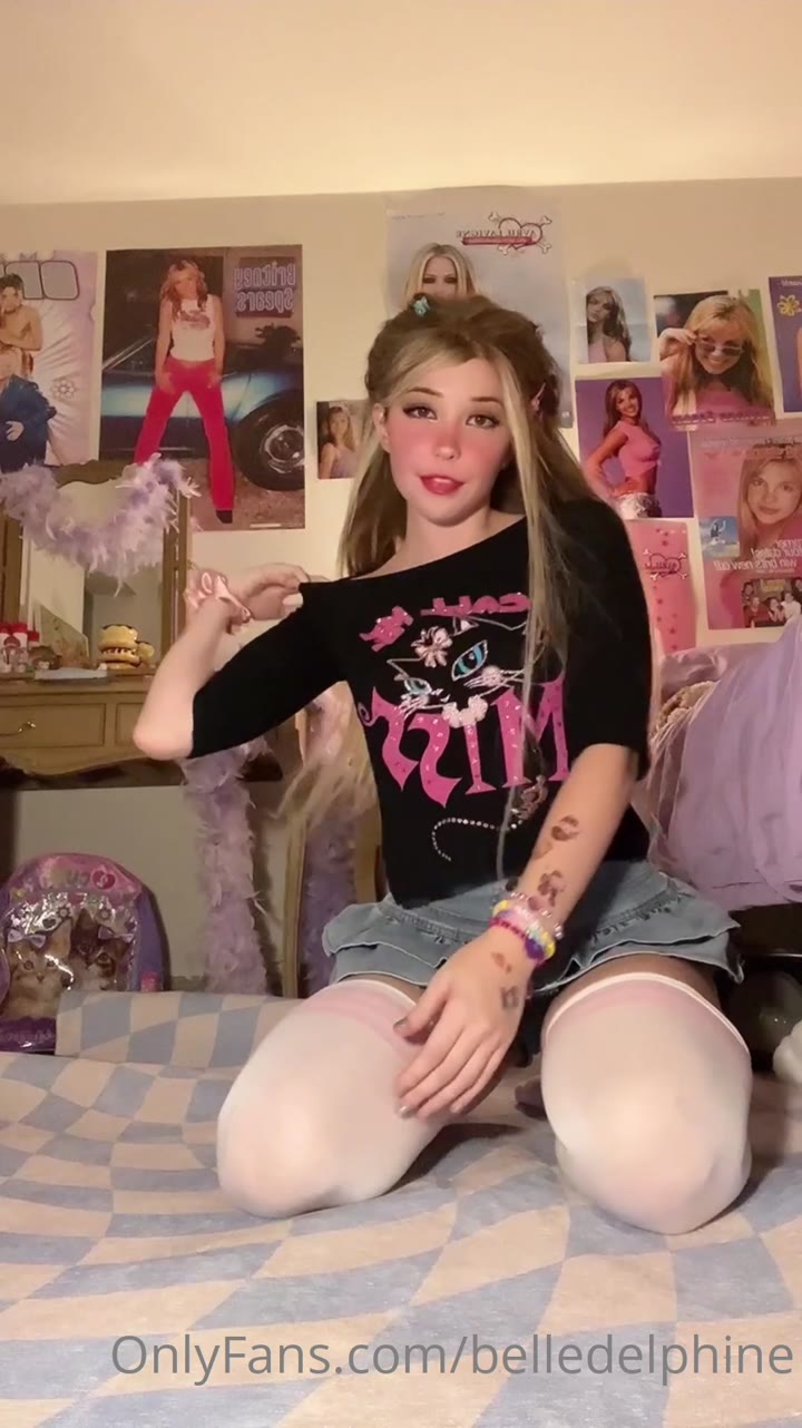 foul-mouthed Petite Delphine fap