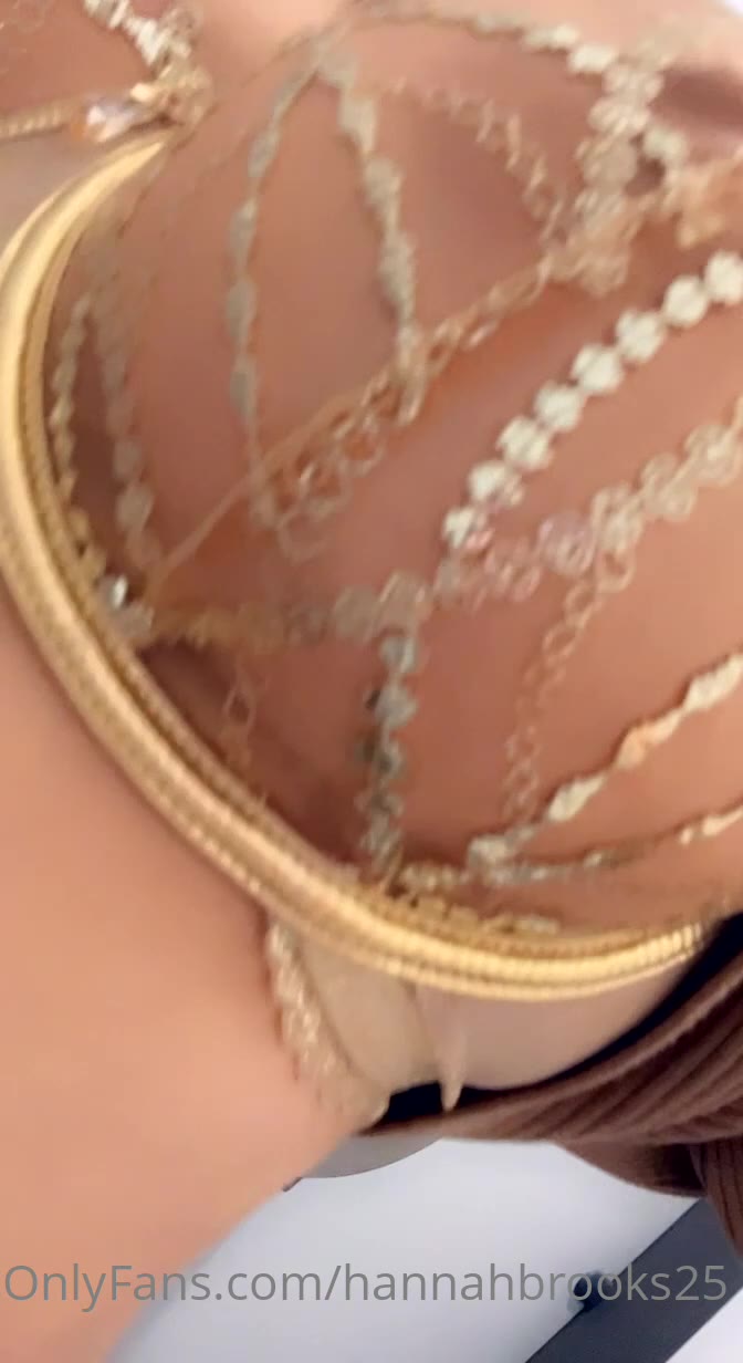 girlish Sweating Hannah Brooks l e a k e d