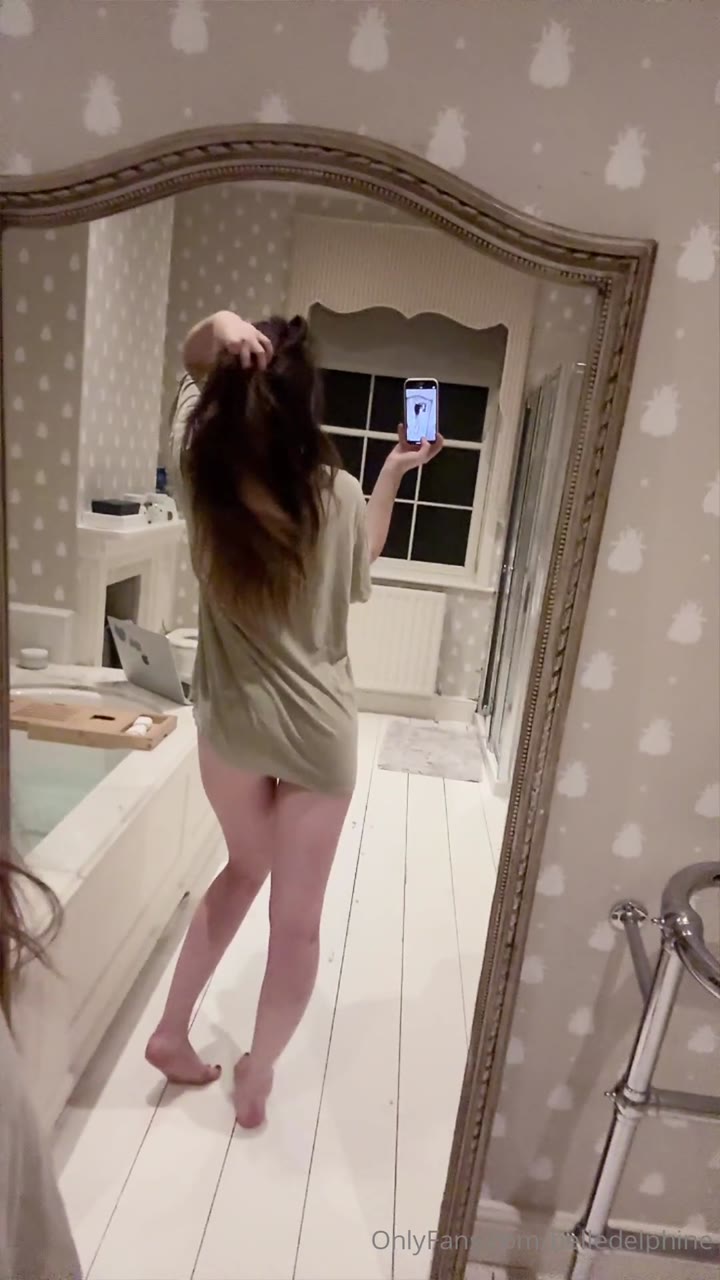 foul-mouthed Delphine Nudes