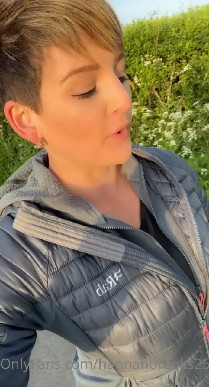 unfeminine hannahbrooks25 boobs