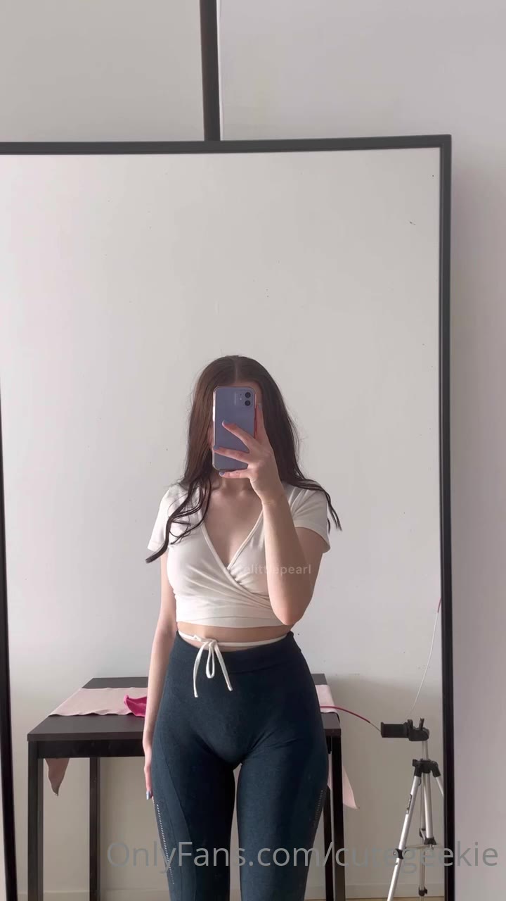 Exposed doll-face Cutegeekie nude boobs Fansly leak