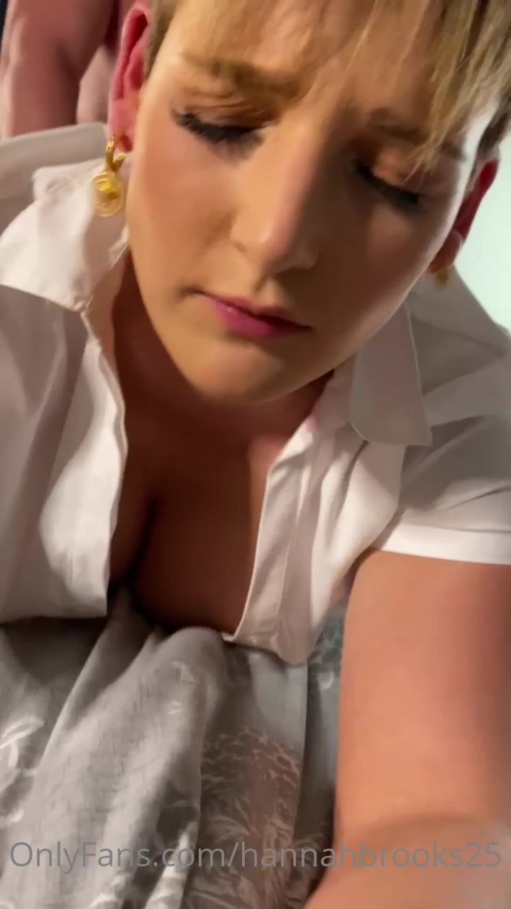 clotheshorse Sweating hannahbrooks25 l e a k e d