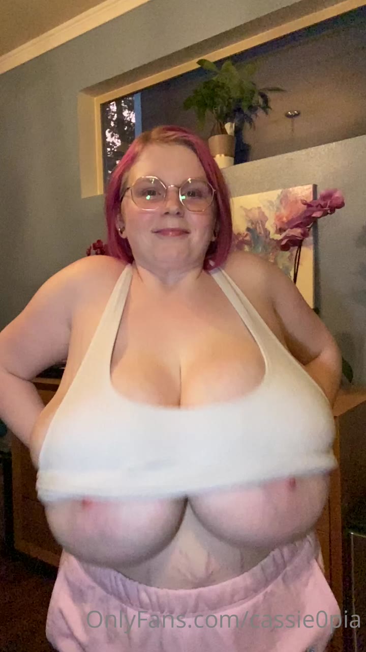 Big tits Cassie0pia leaks