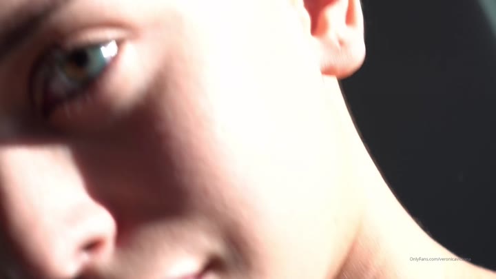 Veronica Perasso bg Exposed