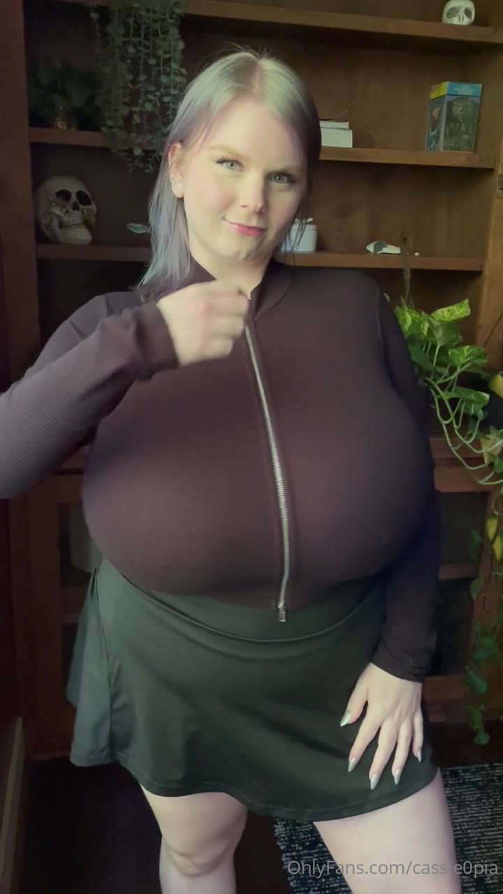nan Sweating Big tits Cassie0pia Fansly