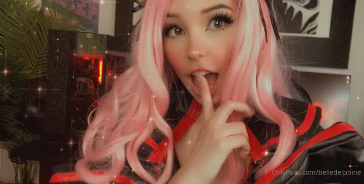 Petite Delphine sexy Epic