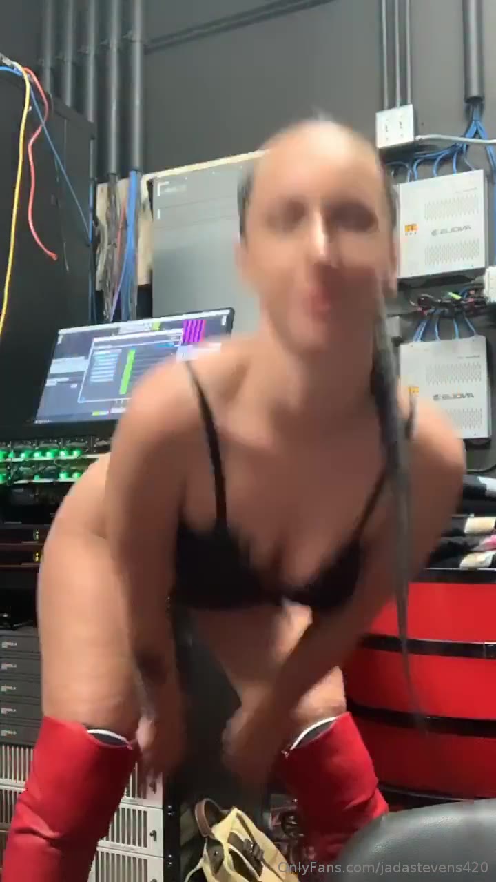 rib Sweating Jada Stevens simpcity