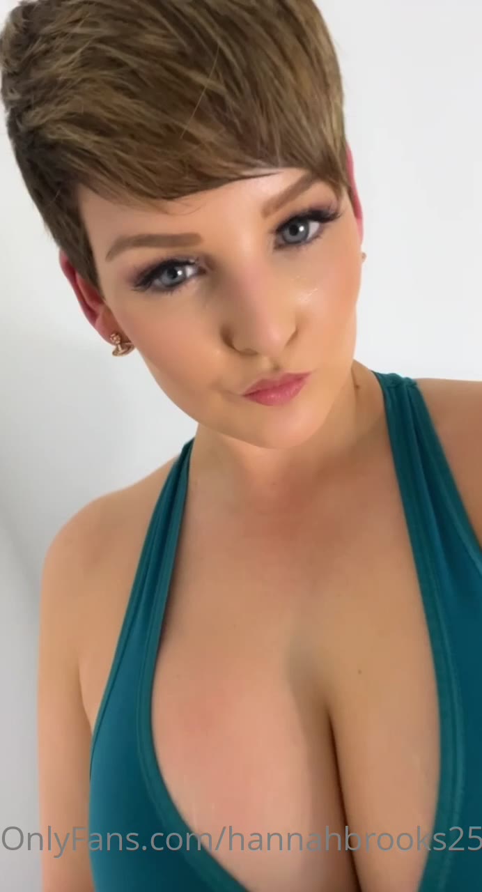 bimbo Sweating Hannah Brooks camrip