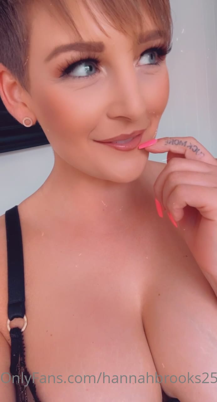 Milf Hannah Brooks camgirl Fansly leak