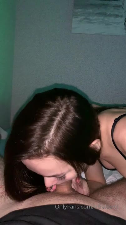 nag sucking Petite Ellie Leen solo