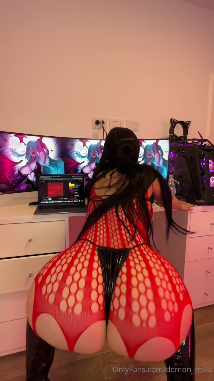 Big ass Demonmika l e a k e d