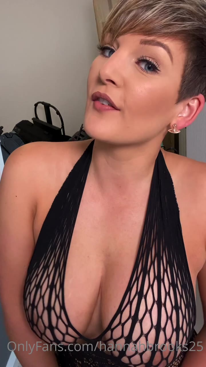 Exposed amateur Hannah Brooks of Vid