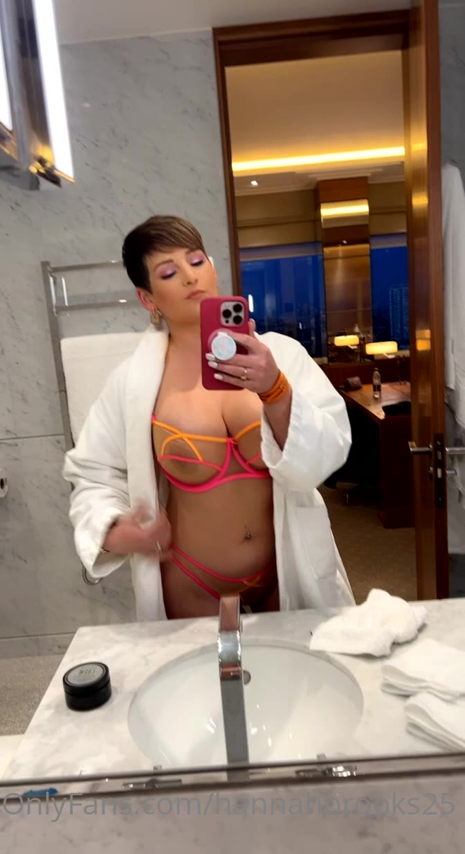 Exposed Milf Hannah Brooks pussy