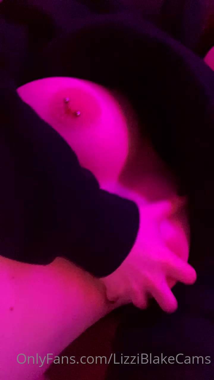 low-budgetgirl lizziblakecams dildo