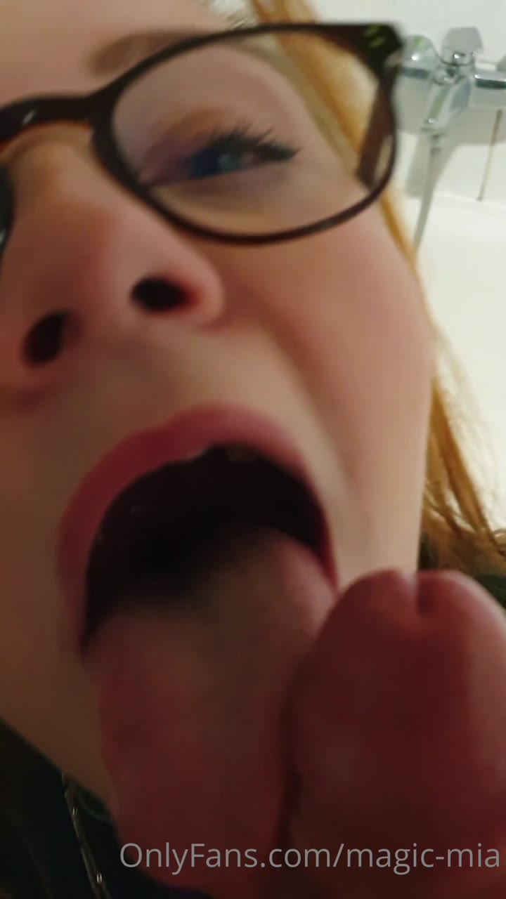 tease Sweating Magic Mia sextape
