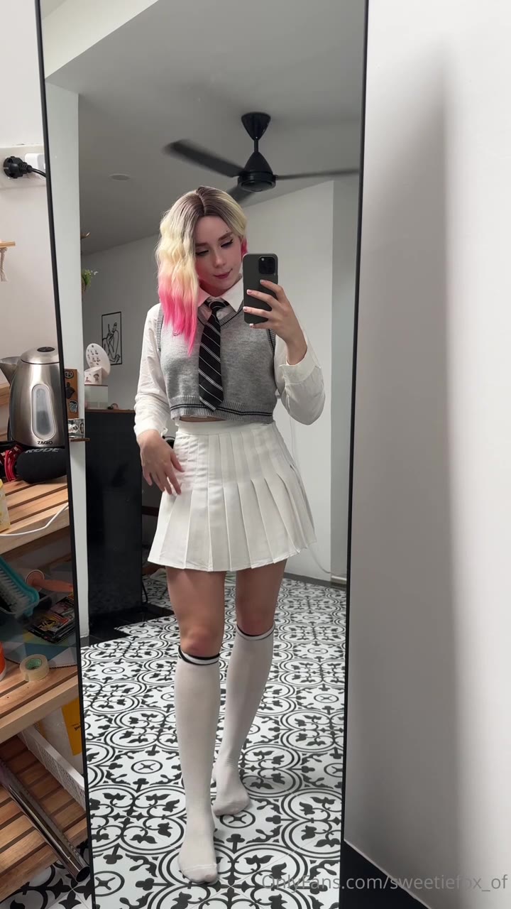nan seductive Petite Sweetiefox Fansly leaks