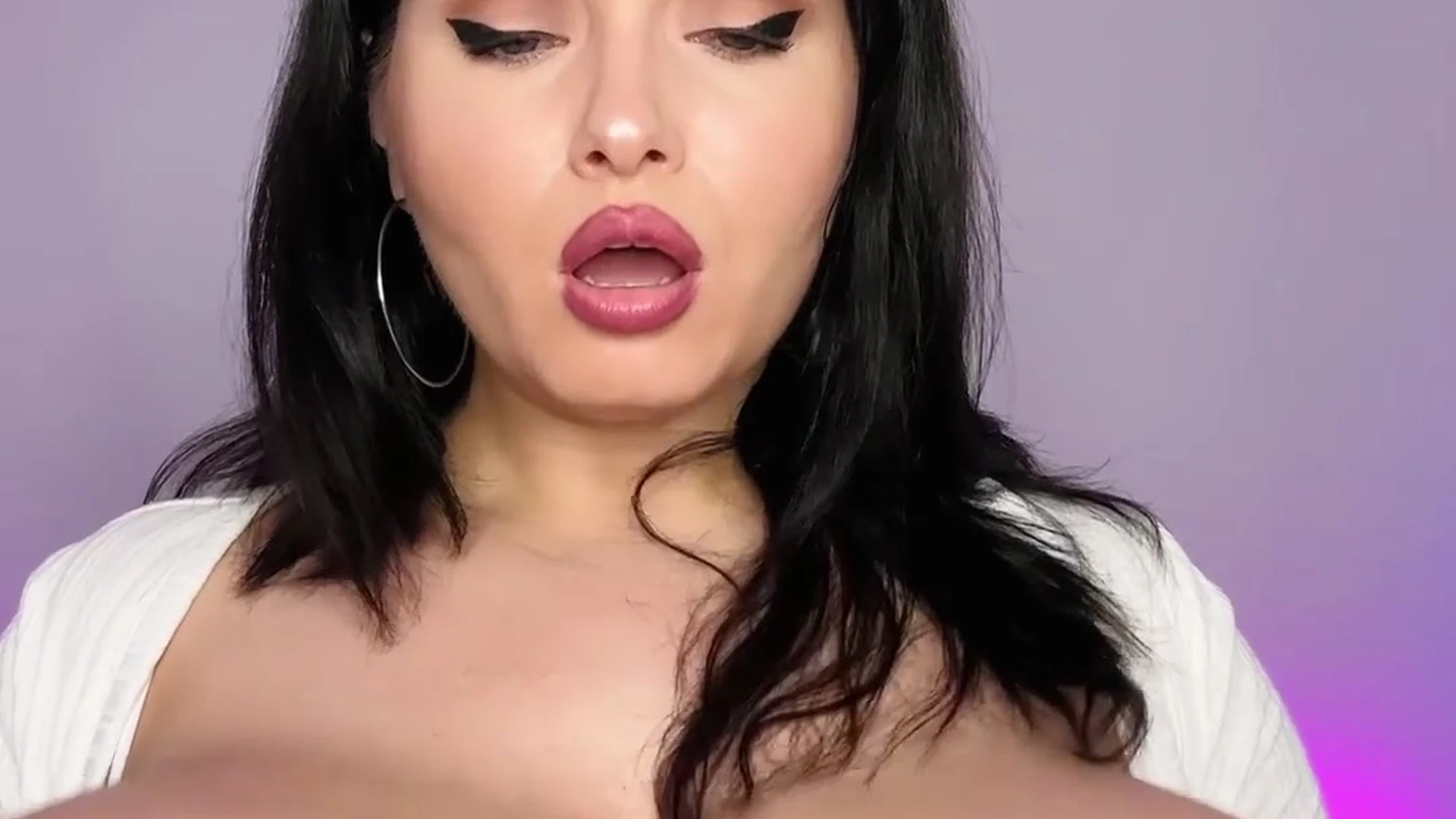Epic BustyEma camgirl