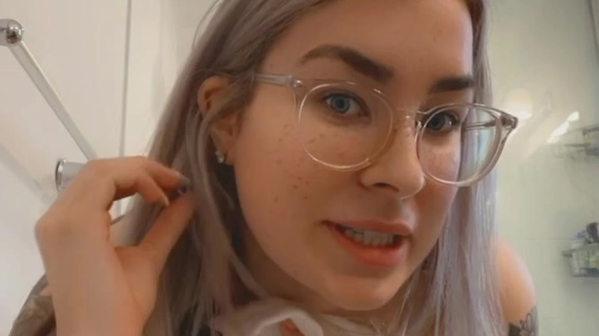 foul-mouthed Jen Brett cams Exposed