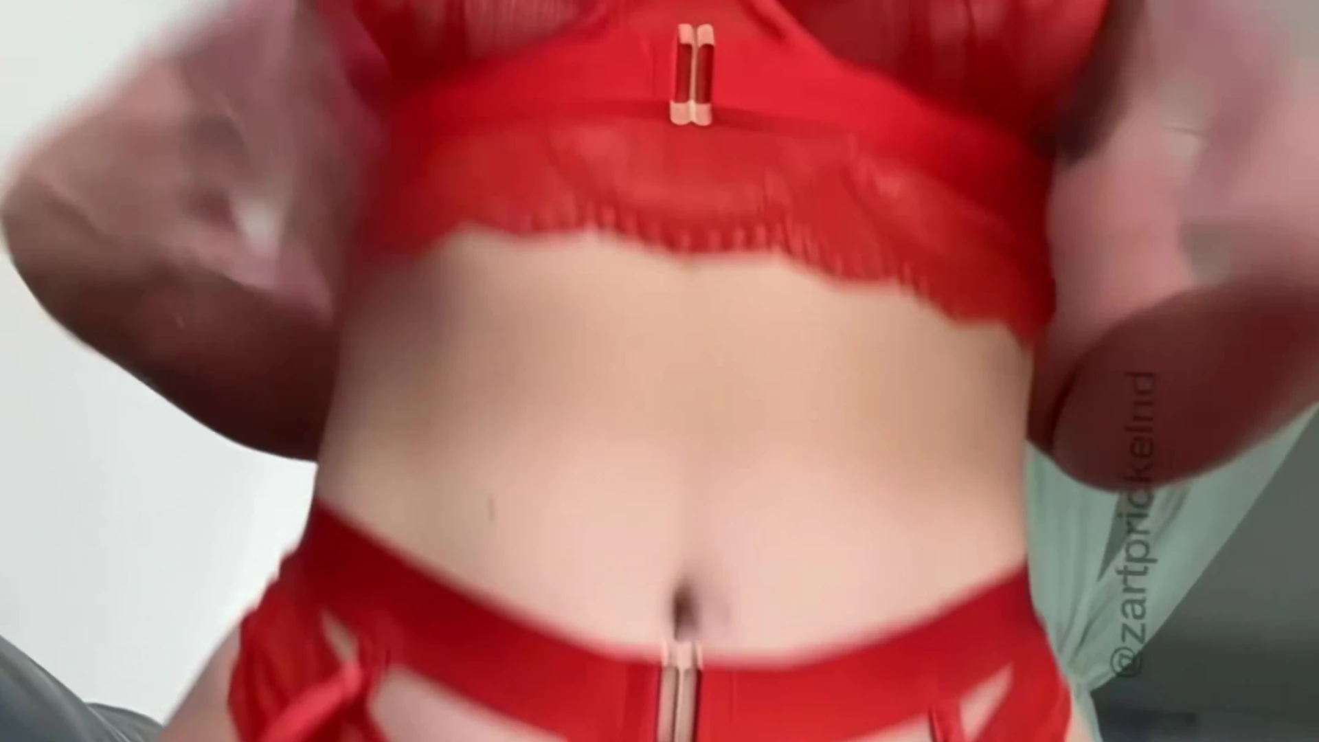 ZartPrickelnd nude tits  Vid