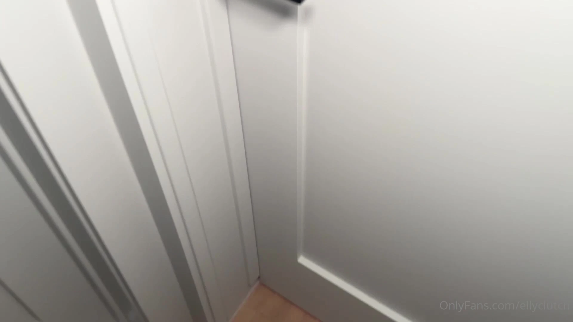 Petite Elly Clutch leaks