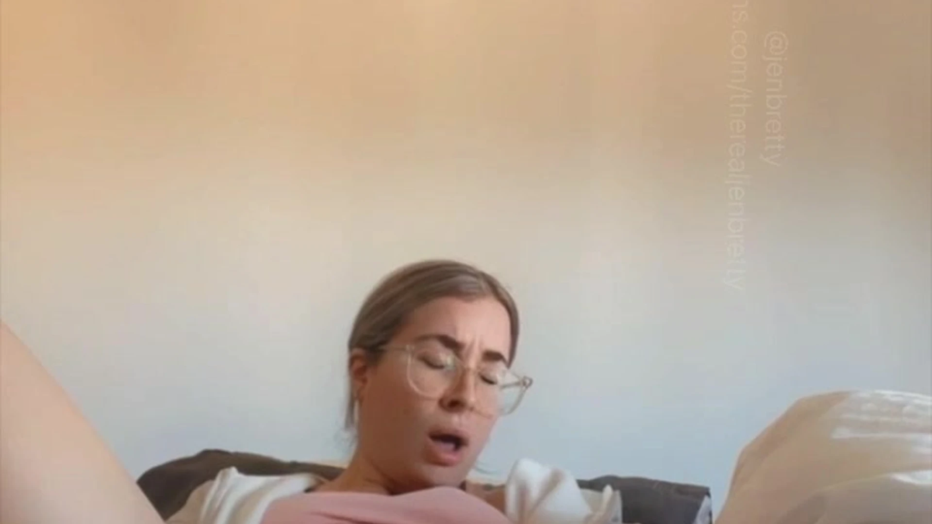 weird Jen Brett bg Epic