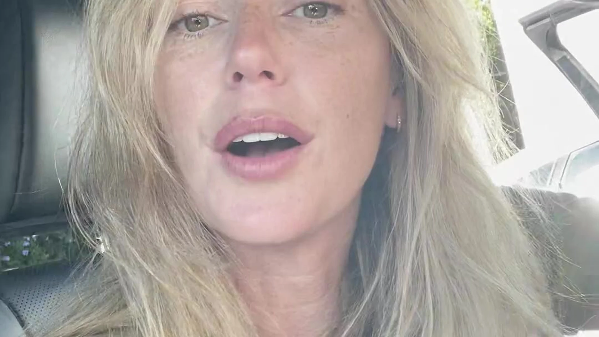 Exposed Diora Baird dildo