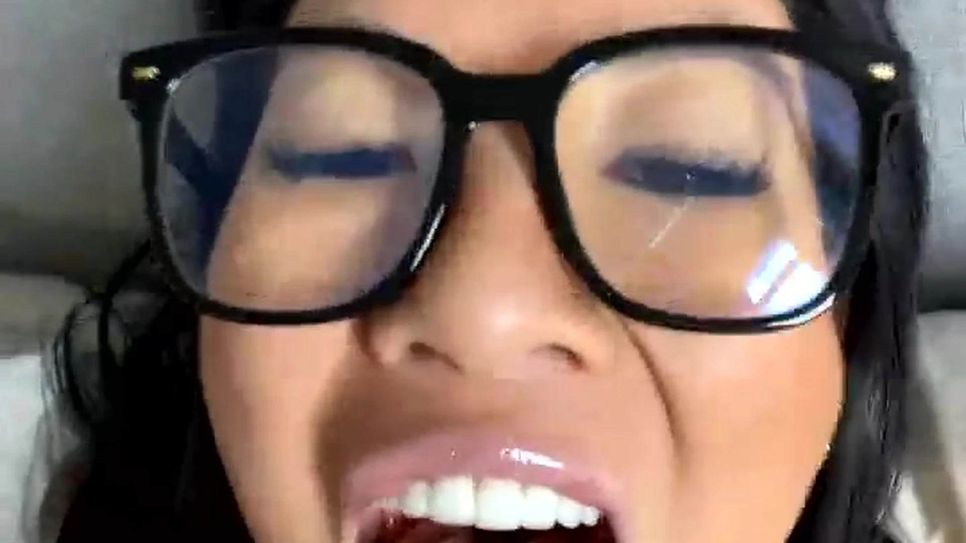 Exposed doll-face Asa Akira solo