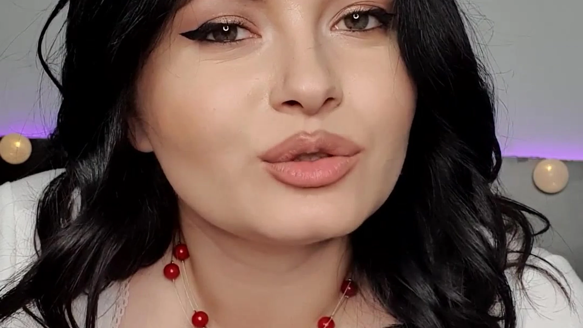 classy BustyEma tits