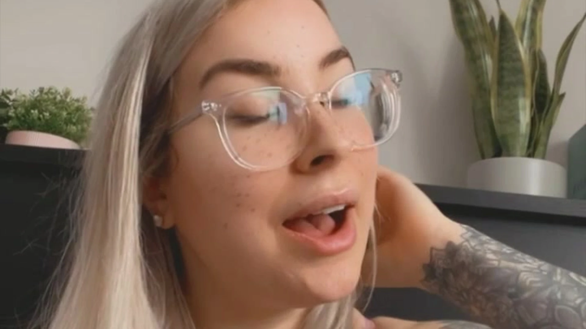 straight Jen Brett thothub