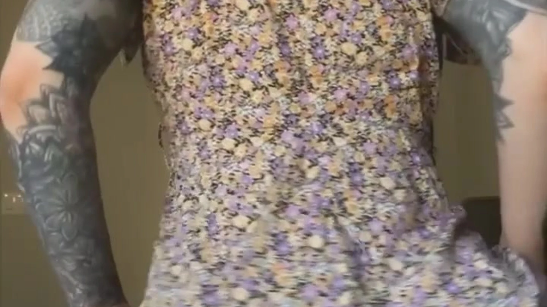 Jen Brett boobs