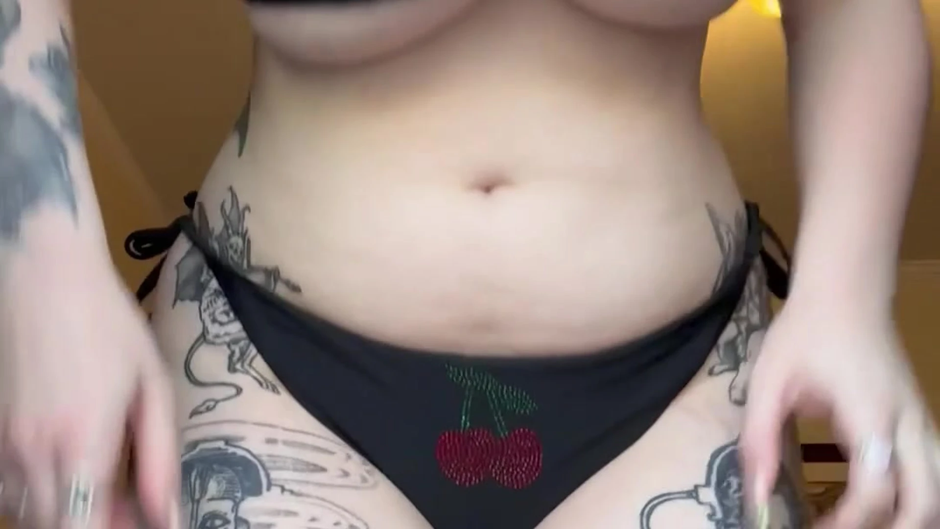 girly sucking Ivy Vix solo