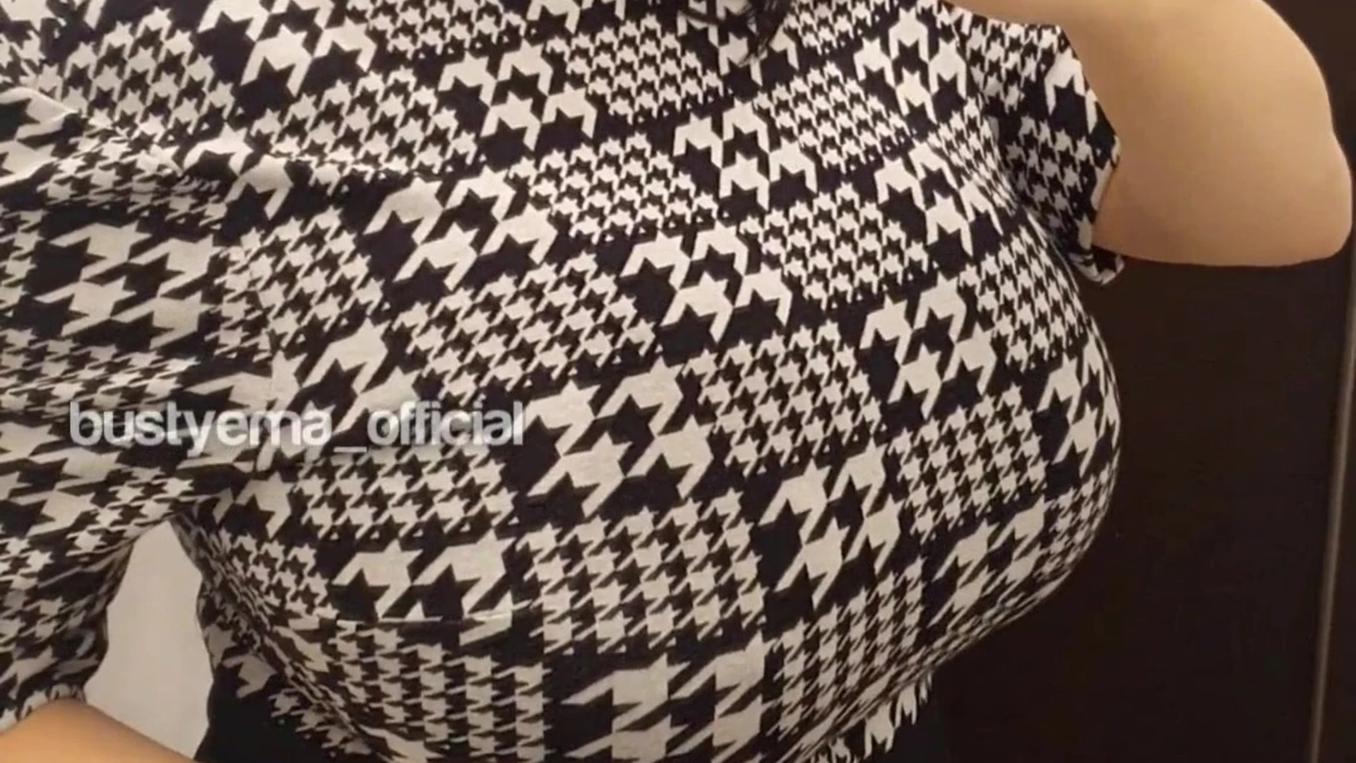 loose BustyEma Nude leak
