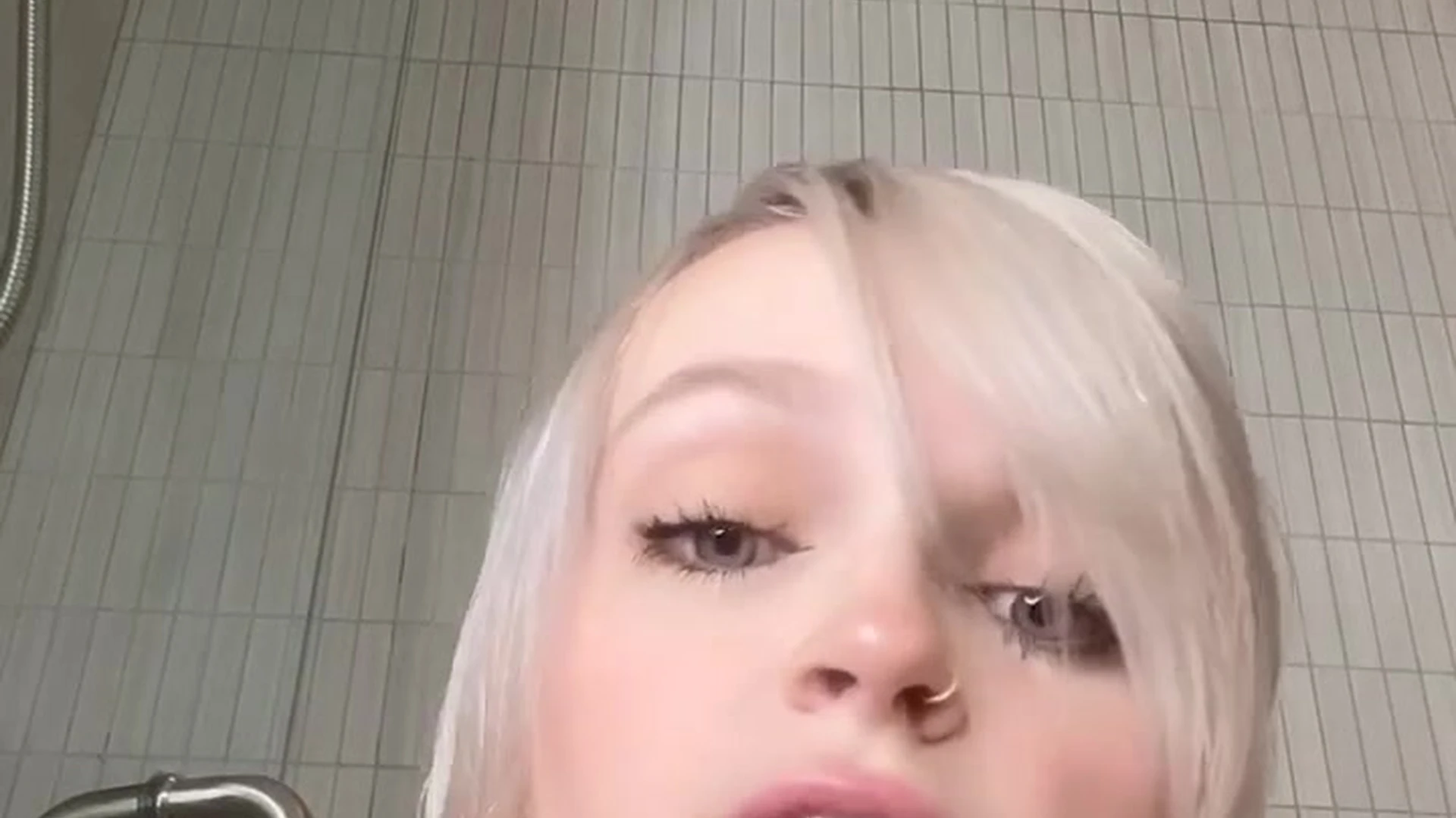 biggirl Dripping Peachjars tits