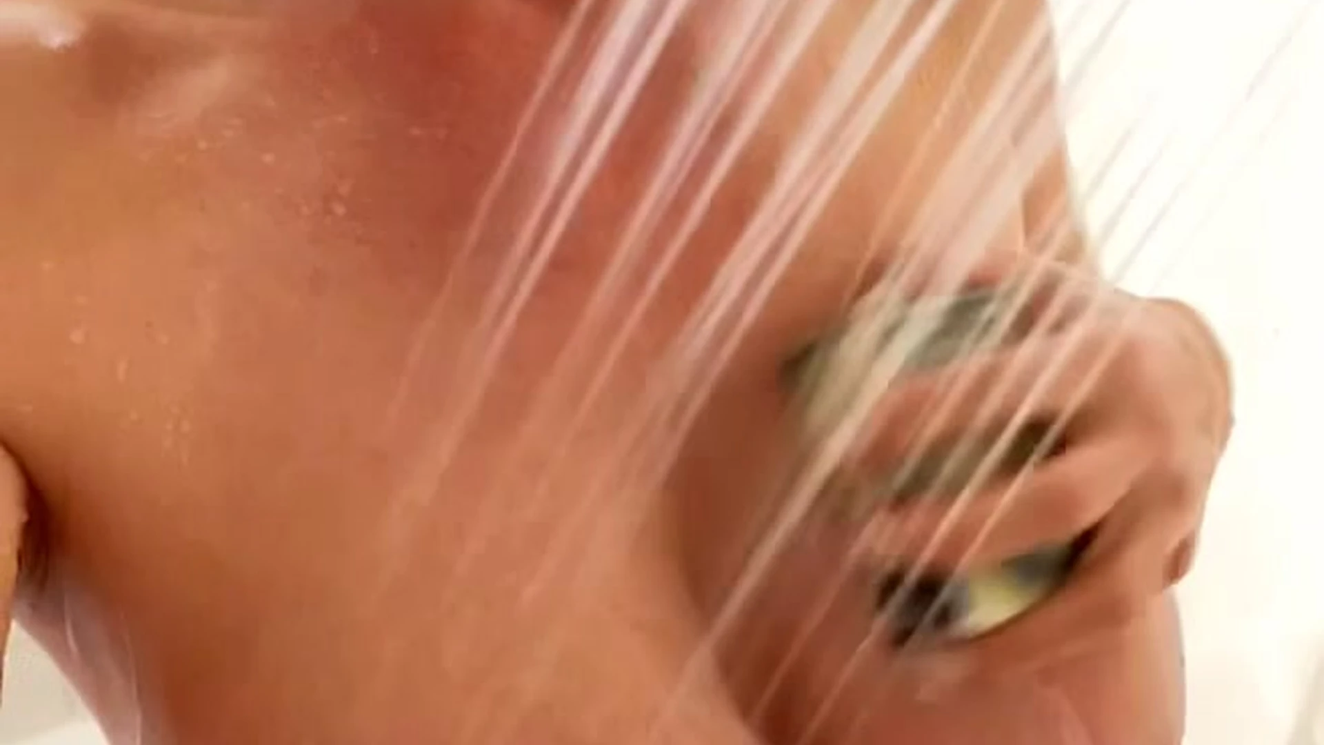 the Kiana Dior nude boobs Vid