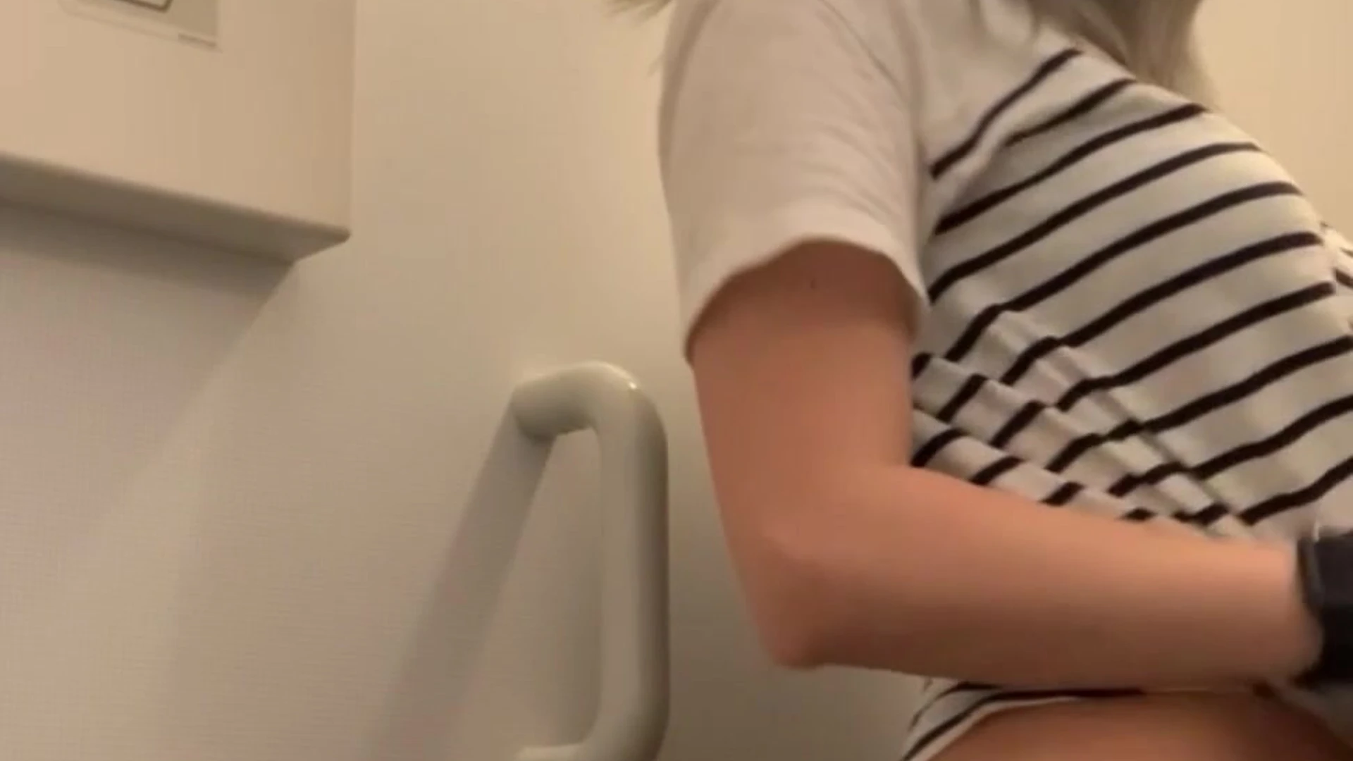 Exposed sweater-girl Eva Elfie Nude exposed FullVID