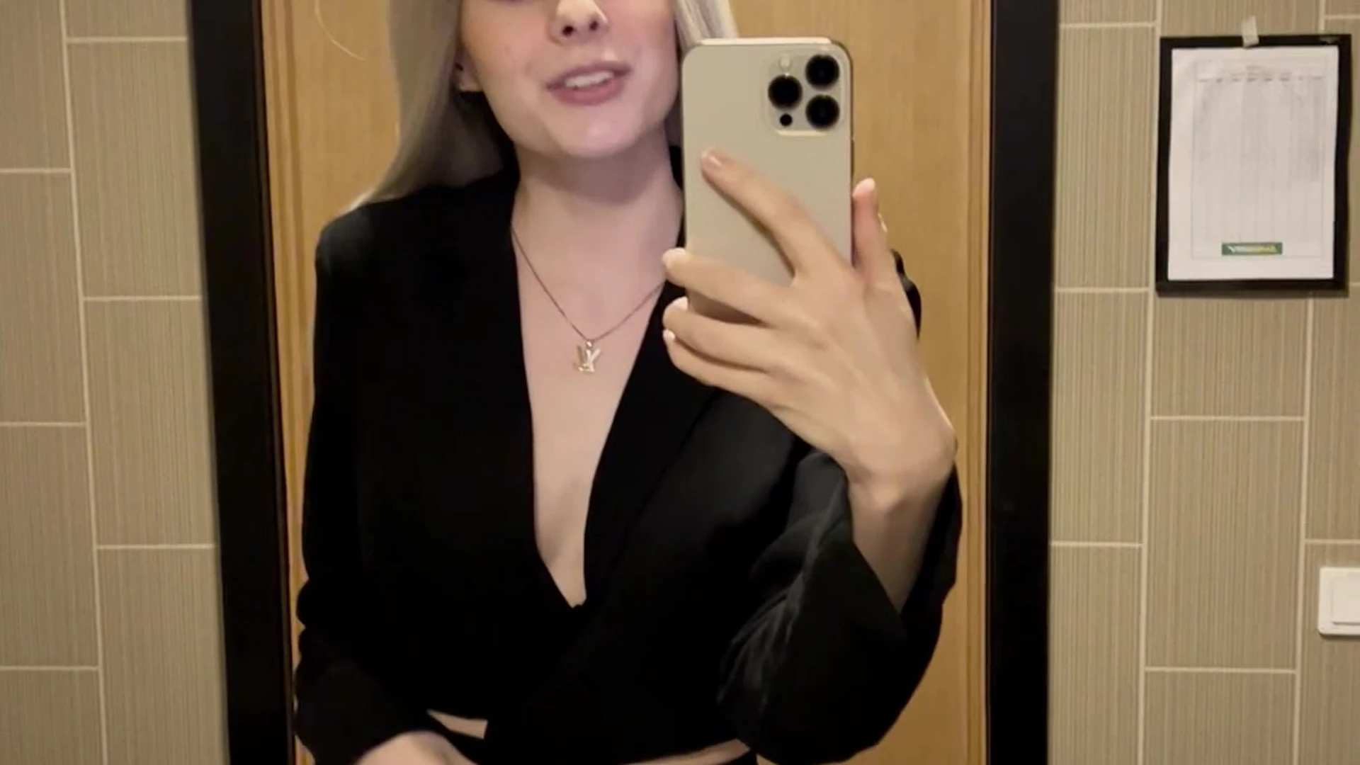 Exposed breaker Damania of Full Clip