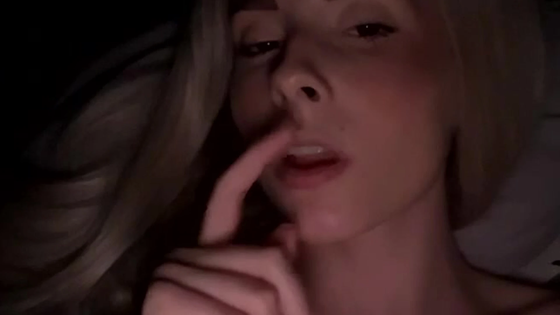 Exposed Damania fapello