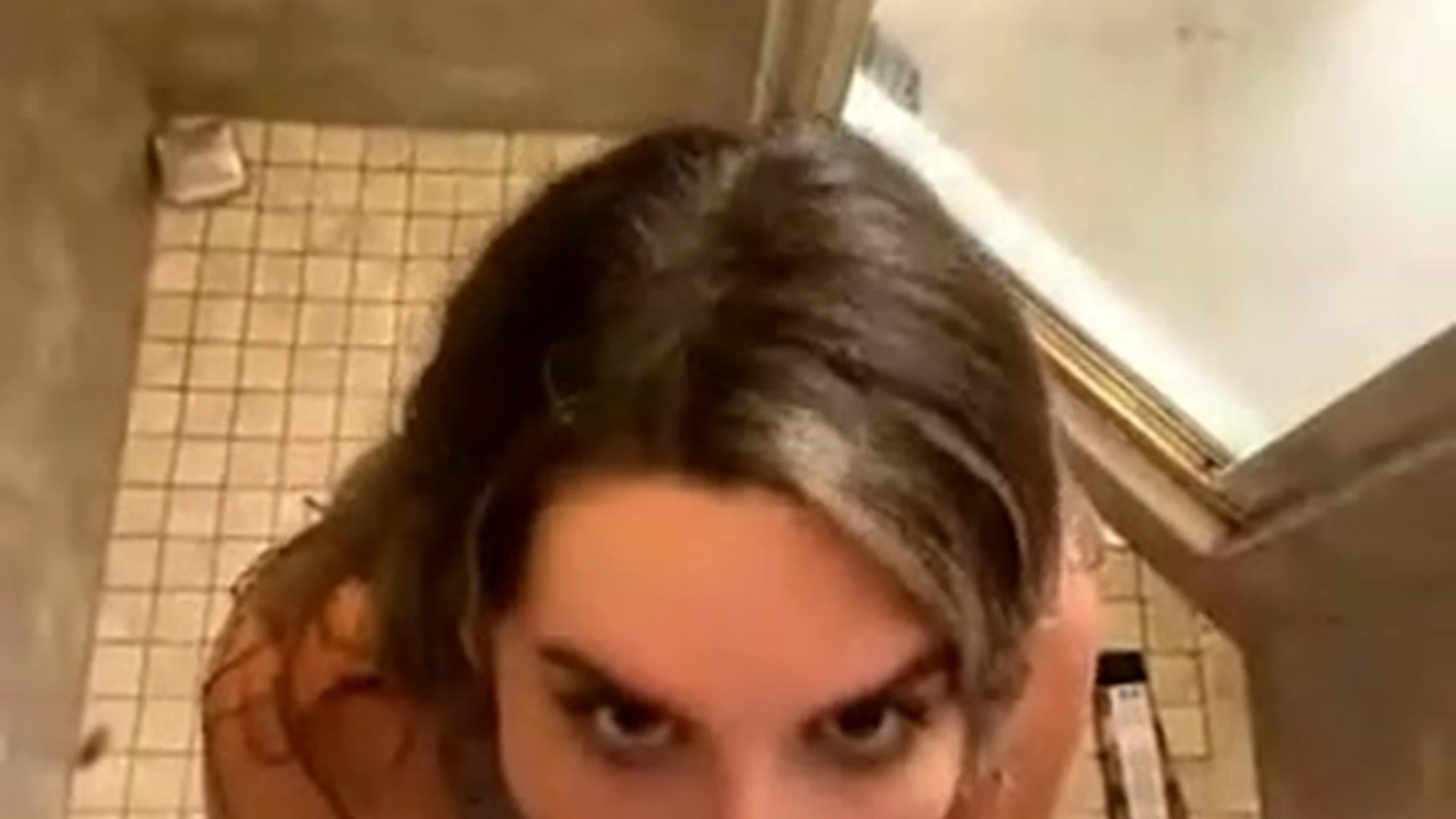 Chloe Lamb sextape
