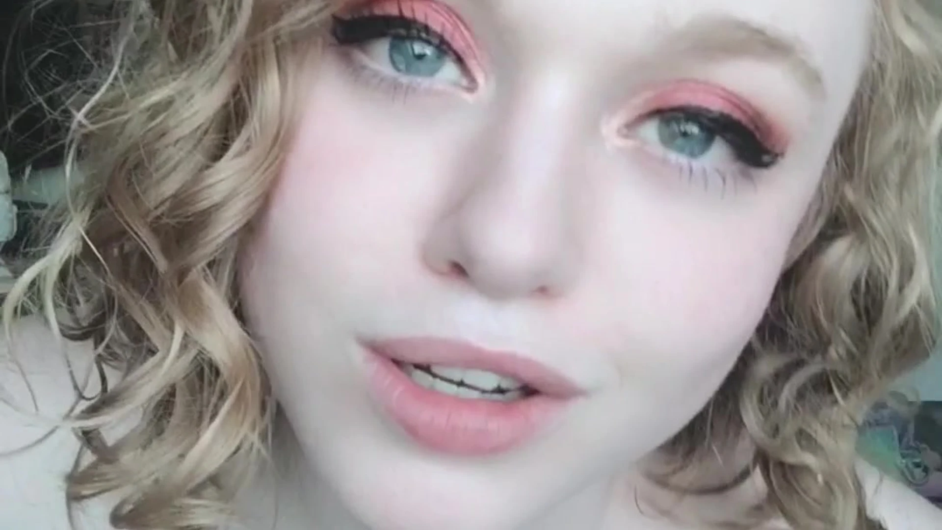 Sarah Calanthe Nudeleaks  destroyed