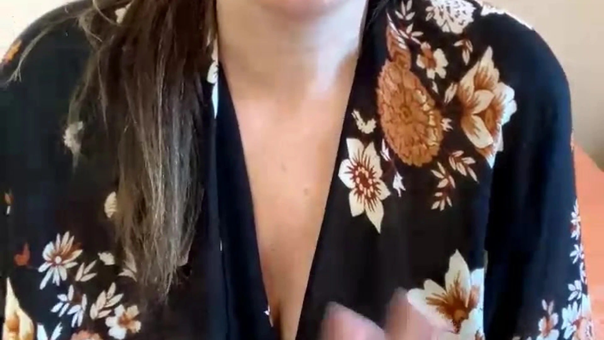 epicslut MrsPJHaverstock masturbating