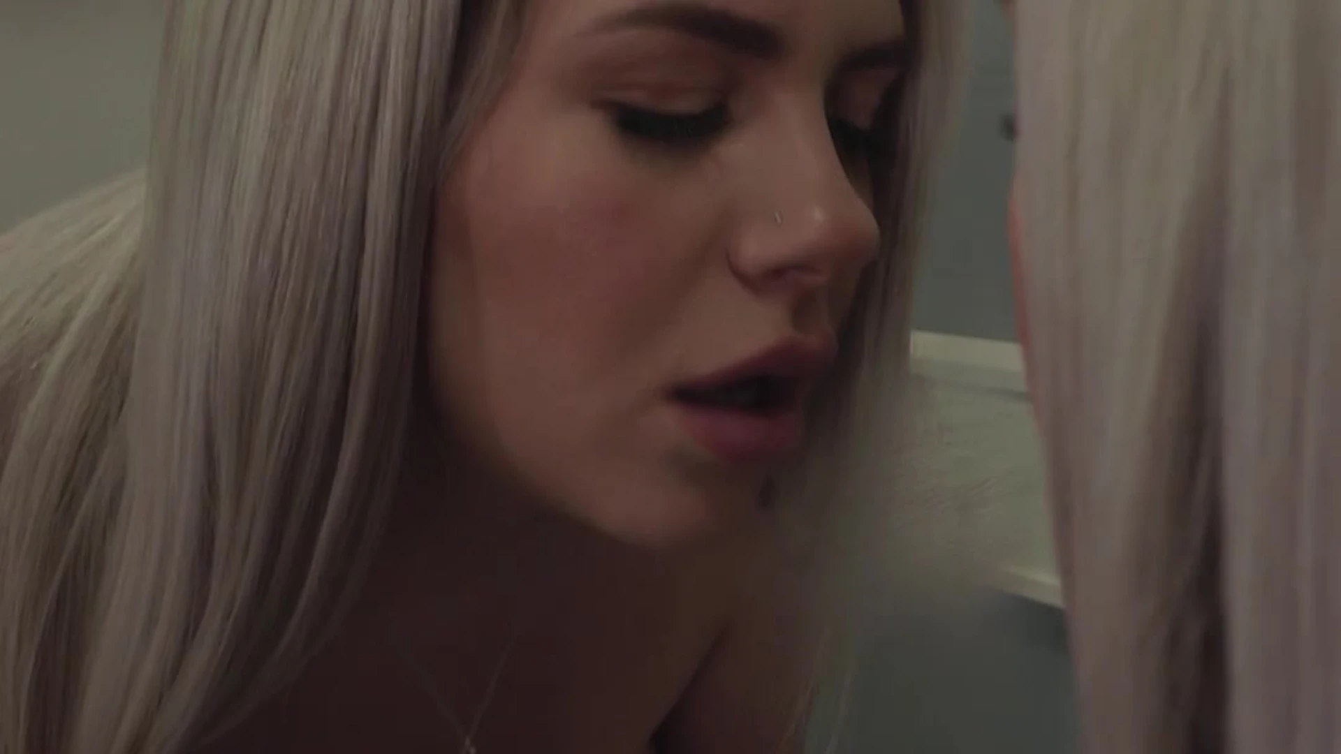 sweater-girl Sweating Ninapheonix sextape